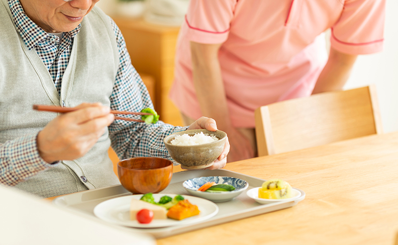 食事中の窒息による介護事故を施設に責任追及するには?